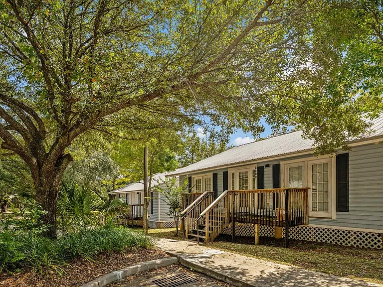 2270 Magnolia Cir #1 — Photo 3