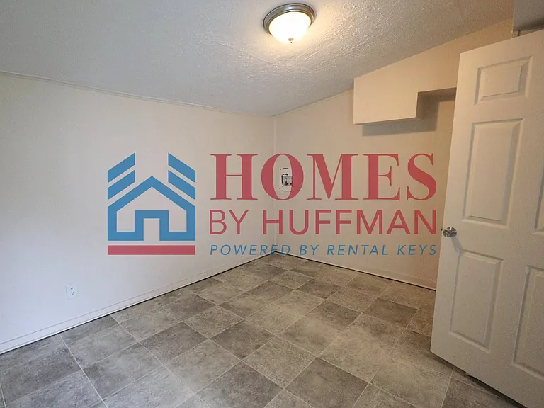 1013 N Garvin St — Photo 10