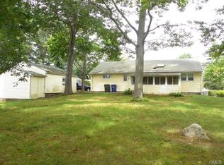 6 Tarinelli Cir, Bridgeport, CT 06606