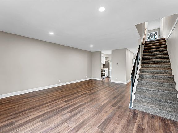 3rd image of 712 Idlewood Ln #712