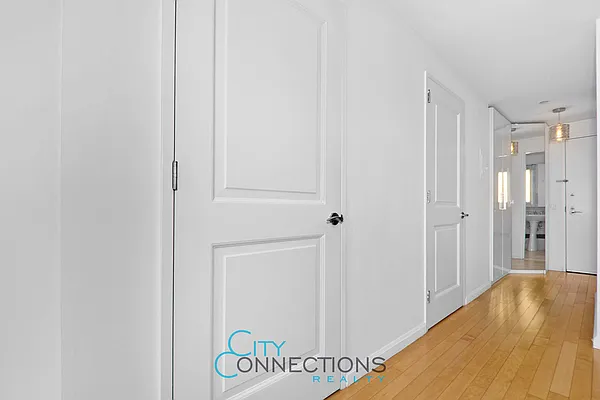 Rented by City Connections Realty | media 3