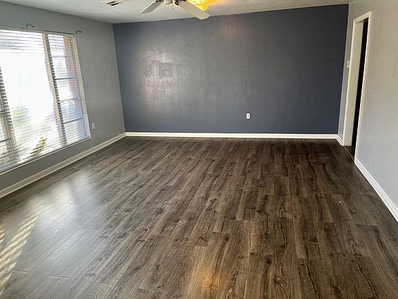 2nd image of 4615 Lorraine St