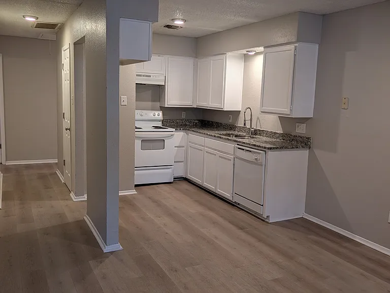 7518 Windhaven Rd — Photo 4
