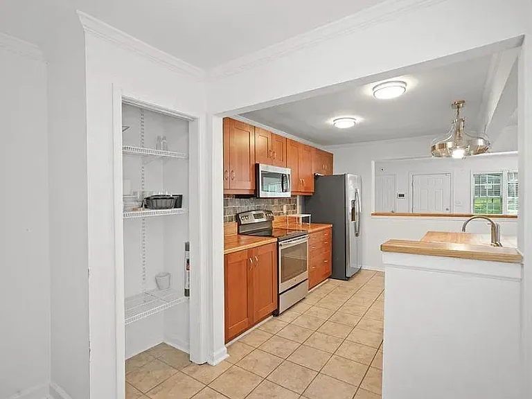 2371 Ben Hill Rd — Photo 8