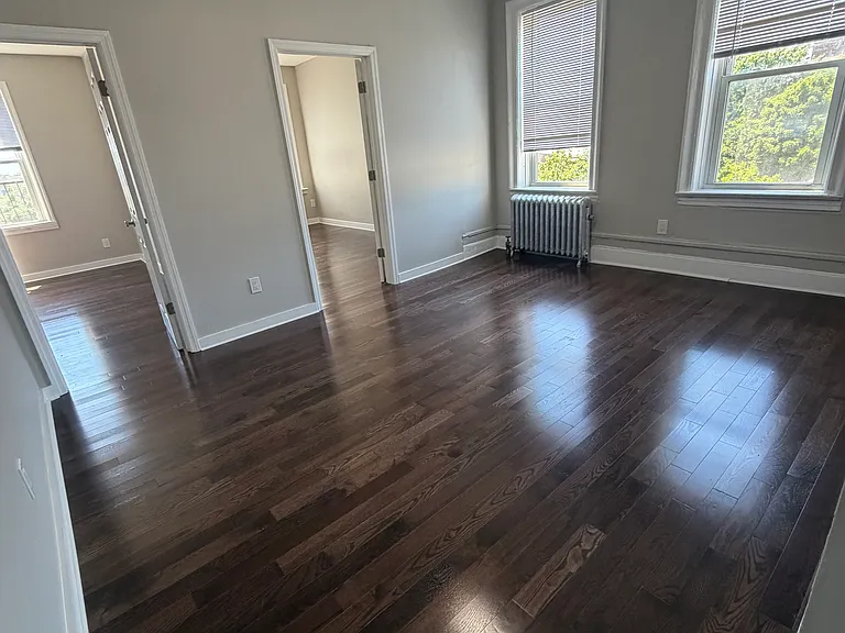 9 Bentley Ave #15D — Photo 2