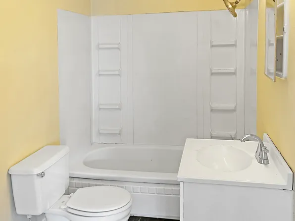 902 E 8th St APT 1, Monroe, MI 48161