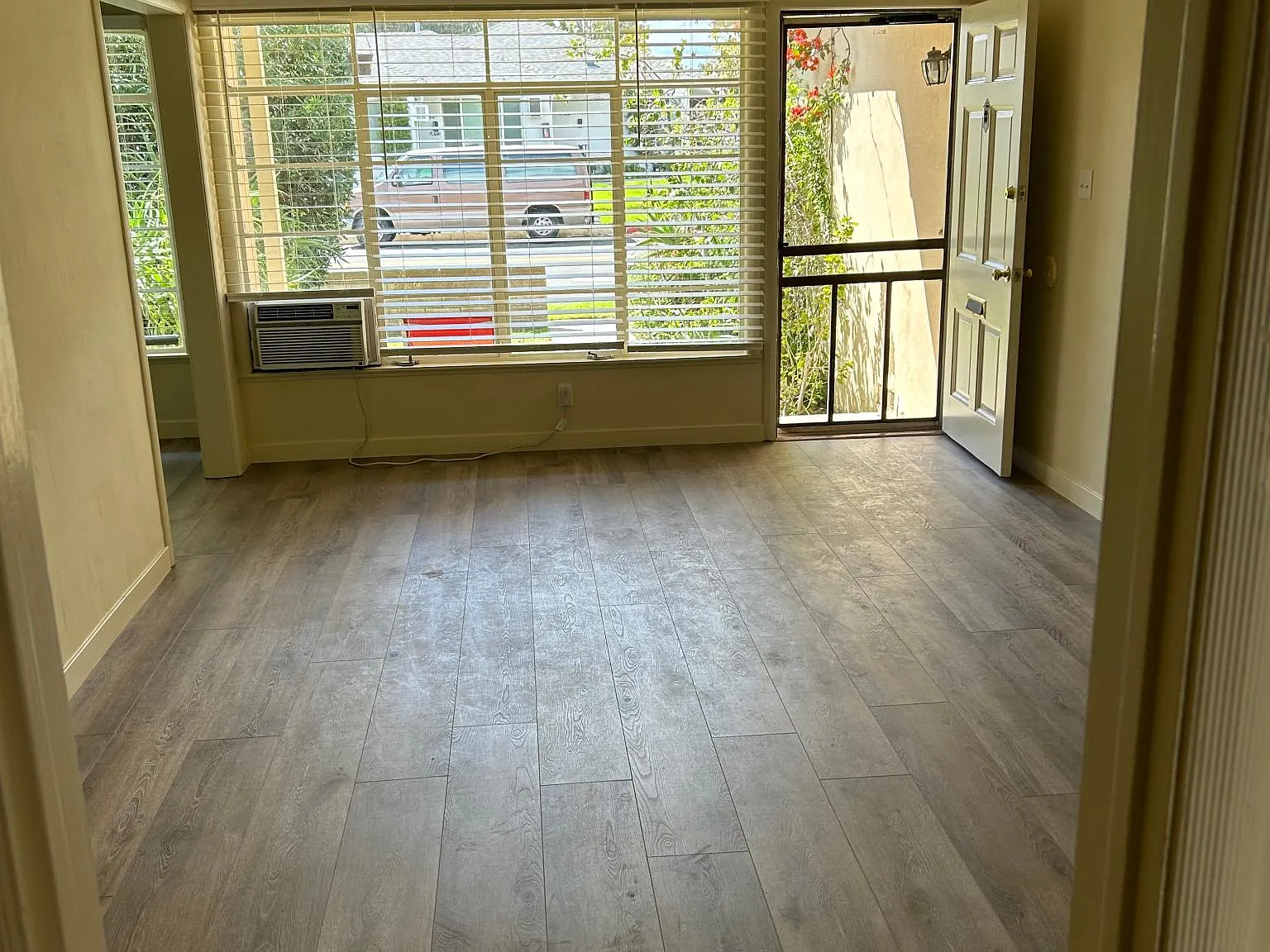 1 bed, 800 sqft, $1,975 — Photo 4