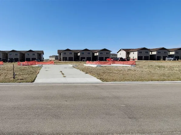 1426 N Elm St, Tioga, ND 58852