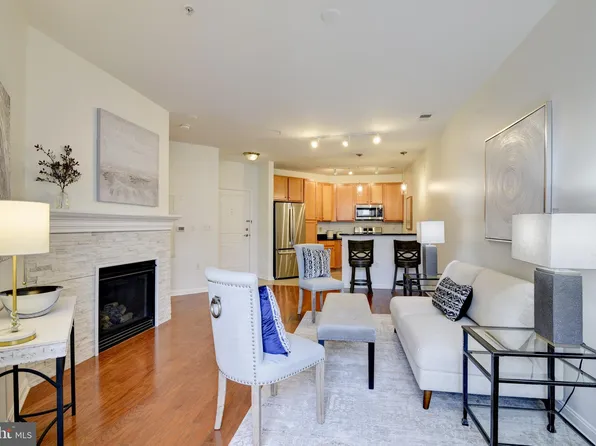 2665 Prosperity Ave APT 332, Fairfax, VA 22031