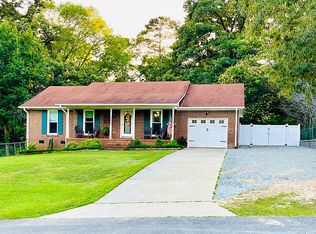 142 Oakridge Ave, Spring Lake, NC 28390