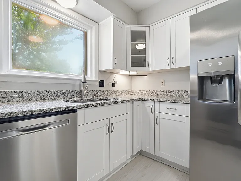 125 Tower Dr #1 — Photo 11