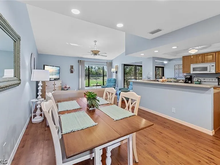 5890 Trailwinds Dr #522 — Photo 9