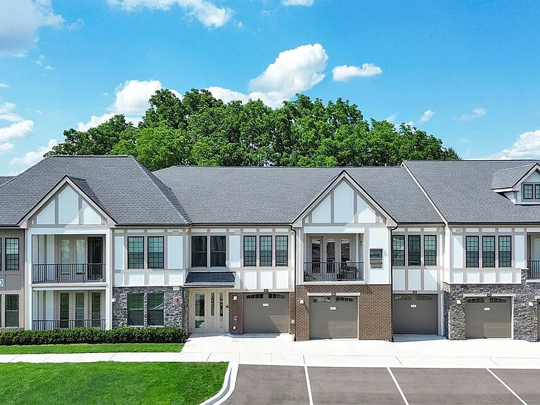 Legacy Rochester Hills Apartments — Photo 6