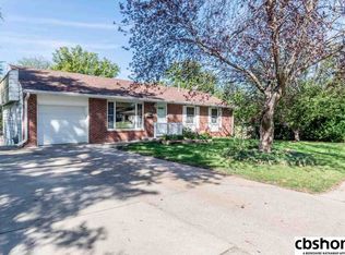 1216 Hillcrest Dr, Bellevue, NE 68005