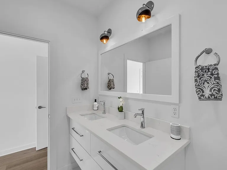 2248 Bailey Ave — Photo 16