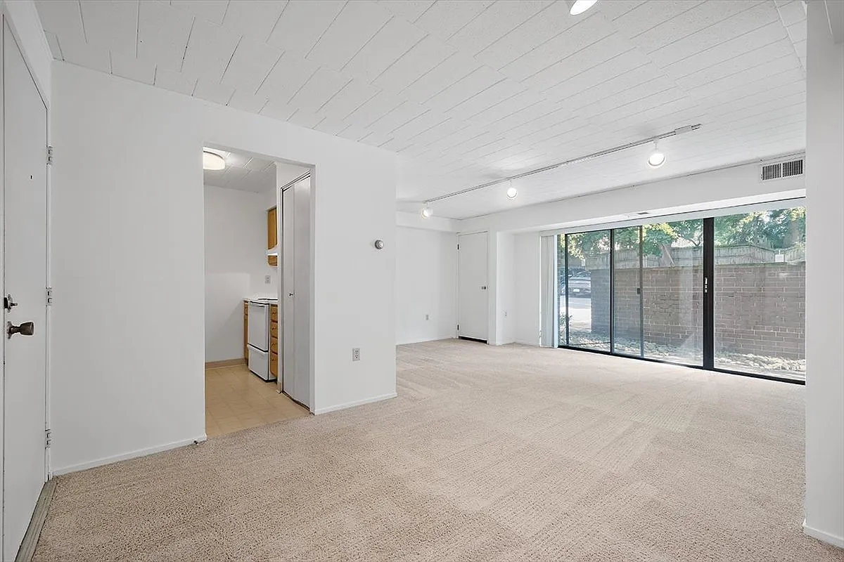 Building Photo - 509 S Highland Ave #14
