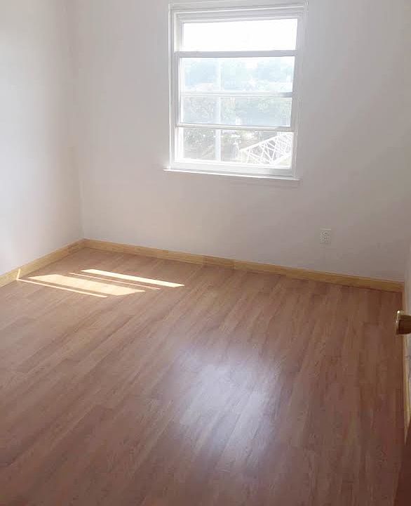 1st image of 2517 124th St #1FL