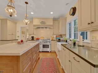 8 Pine Holw, Bernardsville, NJ 07924