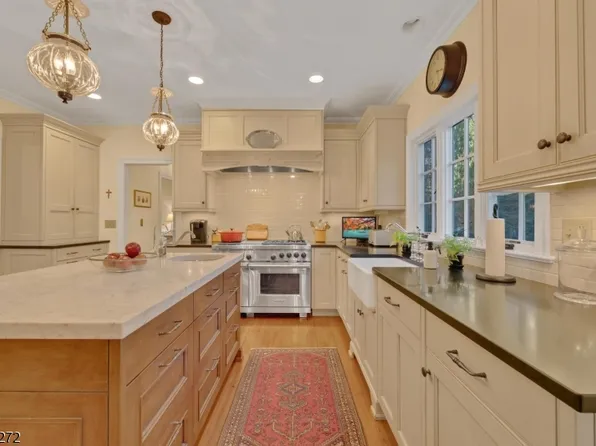 8 Pine Hollow, Bernardsville Boro, NJ 07924