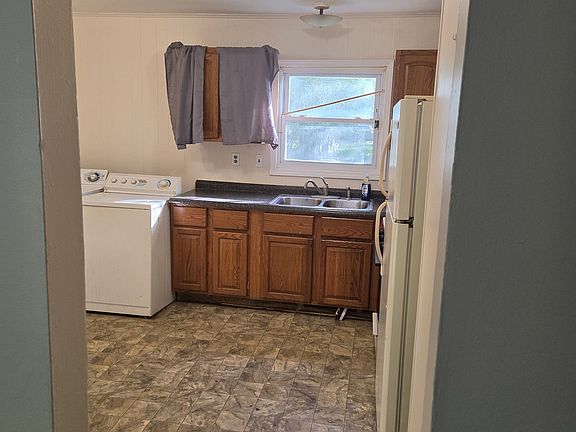 3rd image of 1240 E Juliah Ave