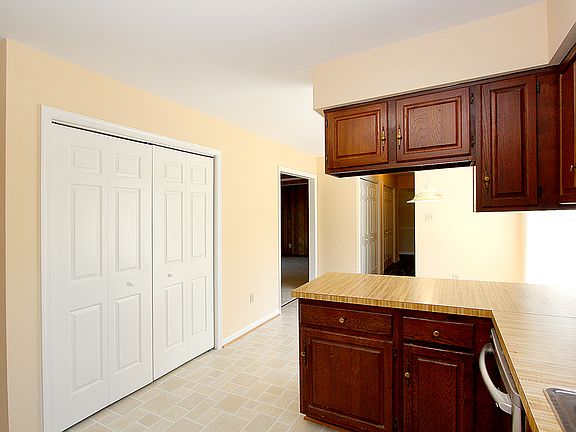 4th image of 8201 Goodhurst Dr