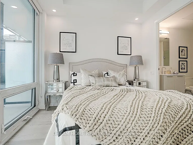3 Gloucester St #1809 — Photo 26