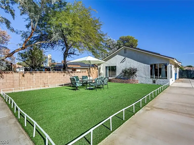 7385 Vireo Dr — Photo 20