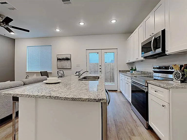 603 Briarwood Ln — Photo 6
