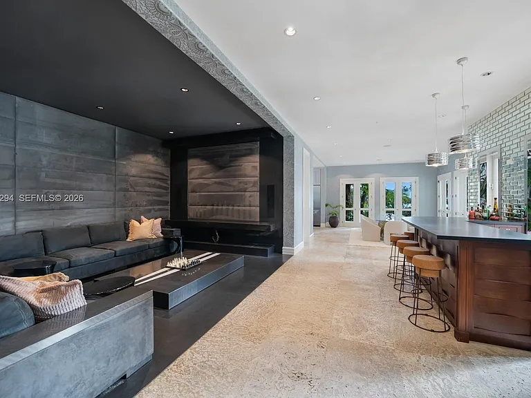 16 Palm Ave — Photo 6