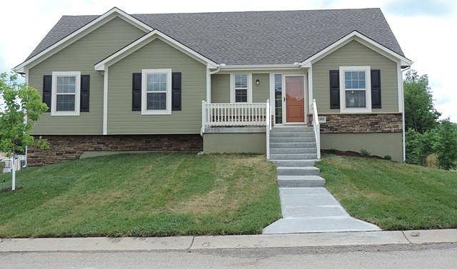 1st image of 209 NE Hannah Ct
