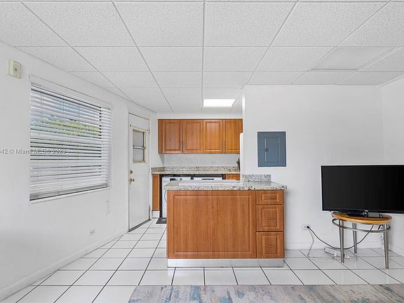 4th image of 1610 NW North River Dr APT 112