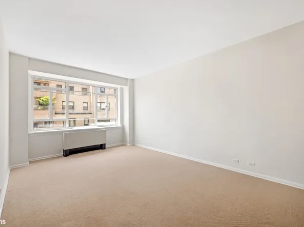 870 5th Avenue image 12 of 19