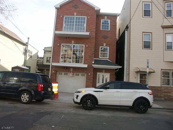 2nd image of 194 Parker St
