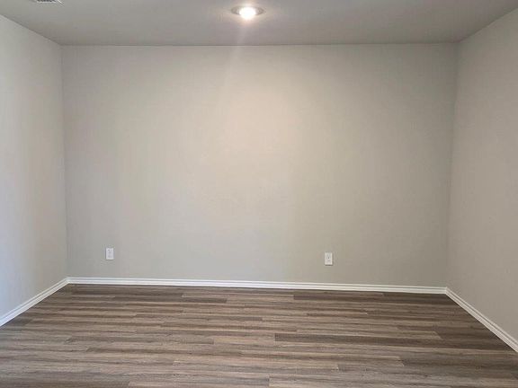 5th image of 365 Deaf Smith St