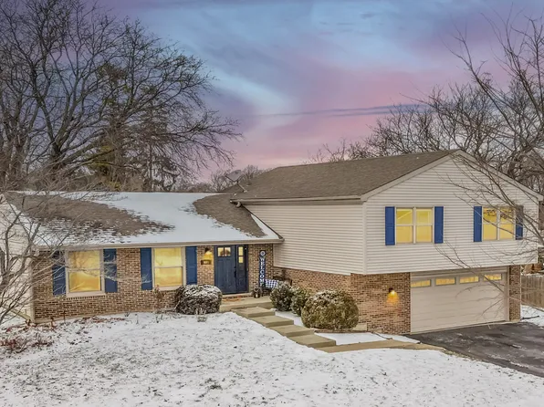 681 Windemere Ln, Lake Zurich, IL 60047