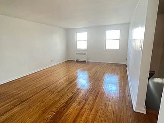 2nd image of 440 Lawn Ave #14