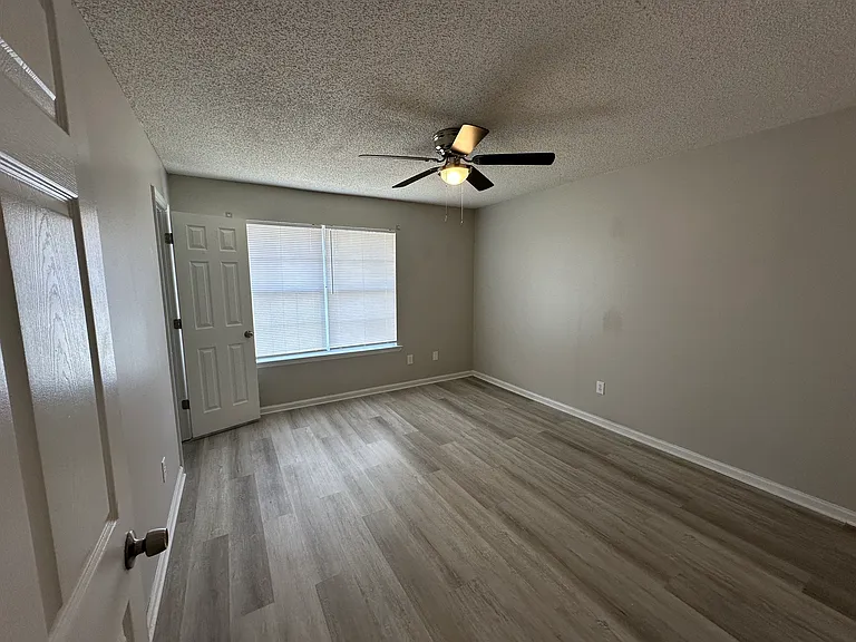 917 Summer Dr — Photo 8