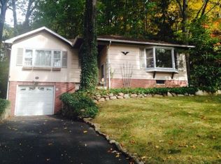 11 Malcolm Pl, Mahwah, NJ 07430