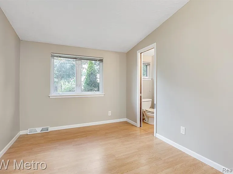 320 W La Salle Ave — Photo 14