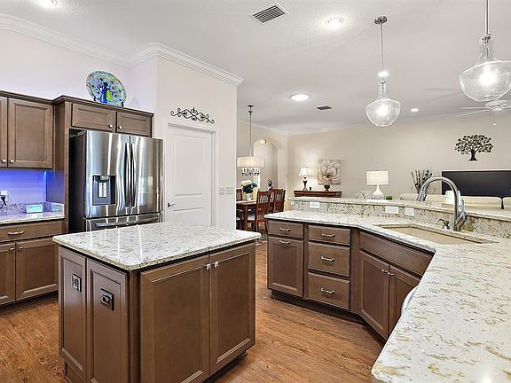 3rd image of 2455 Boudreau Cir