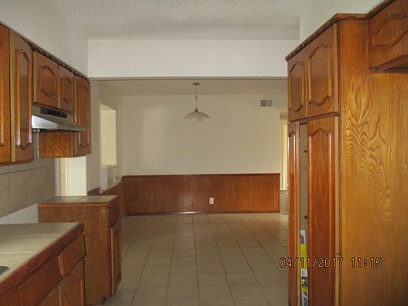 Kitchen & breakfast area