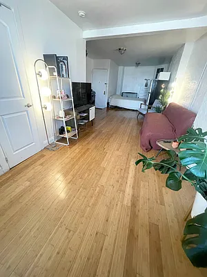 Rented by Delmark Realty LLC | media 27