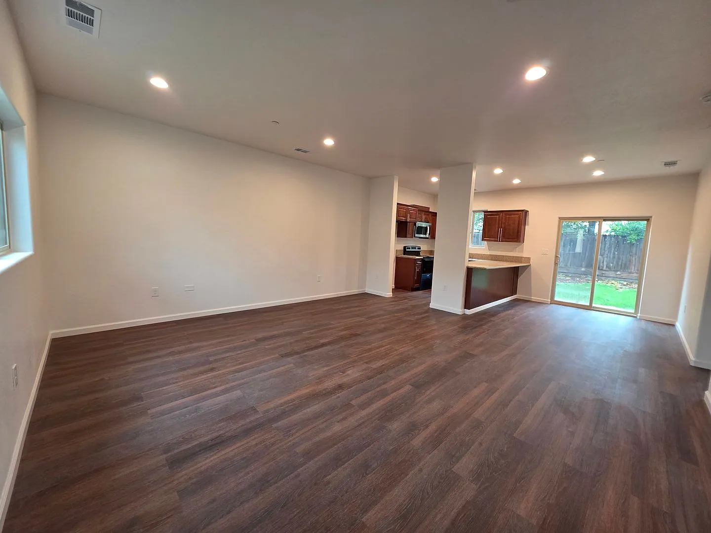 2020 E. Seeger — Photo 2
