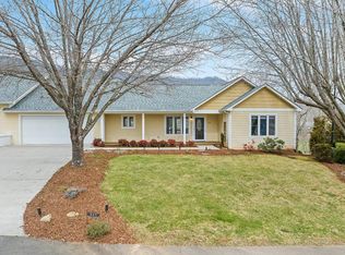 527 Cardinal Ln, Waynesville, NC 28786