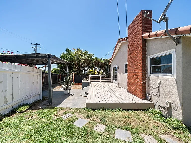 1881 Glenneyre St — Photo 15