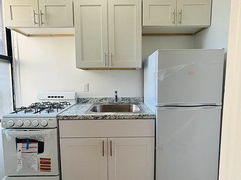 60 Thayer St #6N — Photo 5