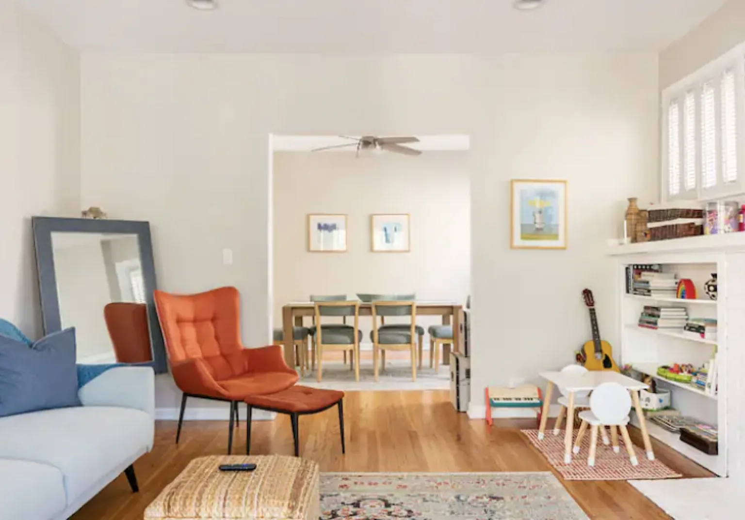 Bright & Sunny Apartment in the Heart of Evanston — Photo 2