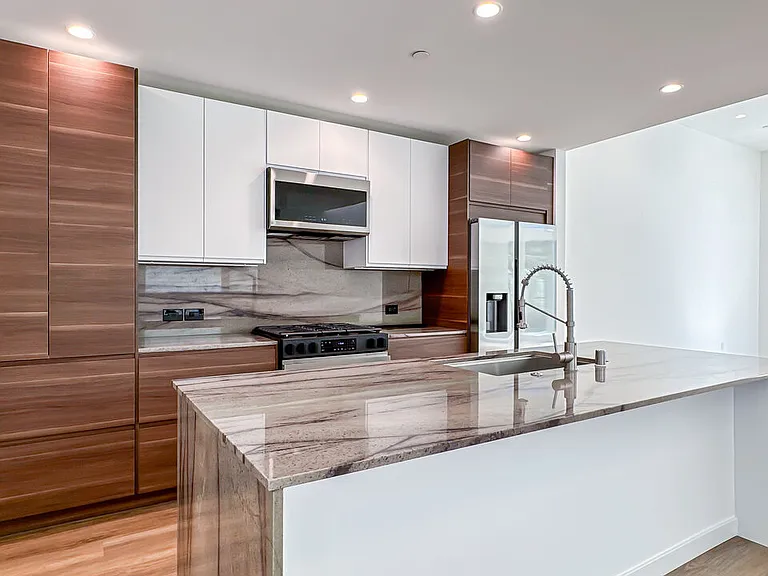 946 Lucile Ave — Photo 4