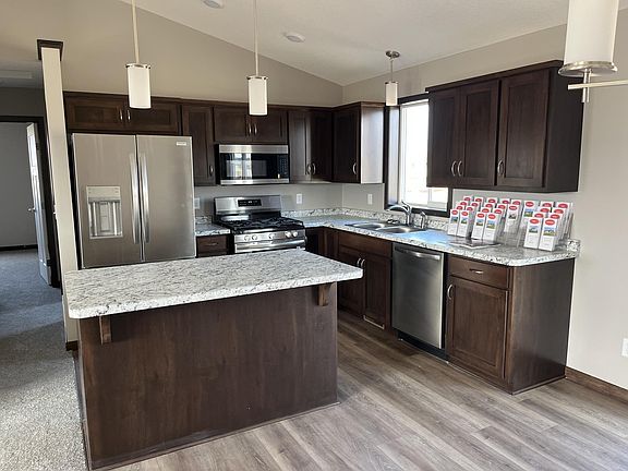 2nd image of 930-2 1/2 Ave SW