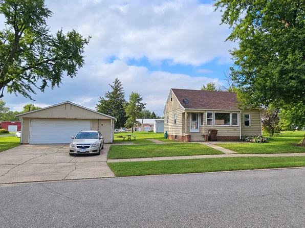 108 Dubuque St, Liscomb, IA 50148